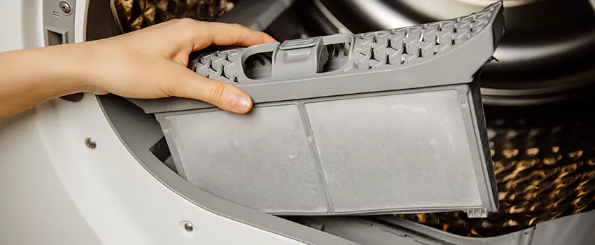 Signs Of A Clogged Dryer Lint Trap in Cloverleaf, Texas
